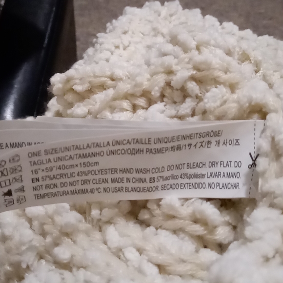 Scarf - Picture 3 of 4